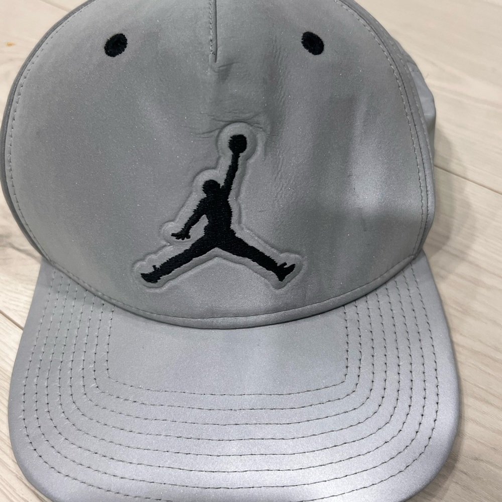 Grey jordans hat